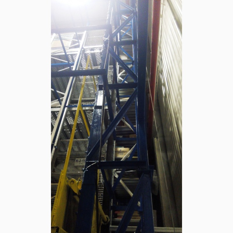 Фото 3. Подъёмник-лифт в металлической несущей шахте под заказ