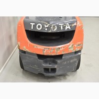 Вилочный погрузчик Toyota 02-8FDF30